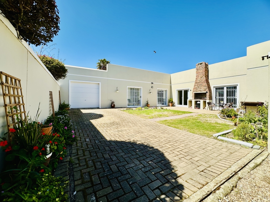 3 Bedroom Property for Sale in Westcliff Western Cape